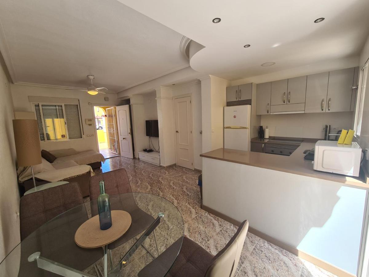 2 Bedroom Property In Closed Urbanisation Torrevieja Exterior foto