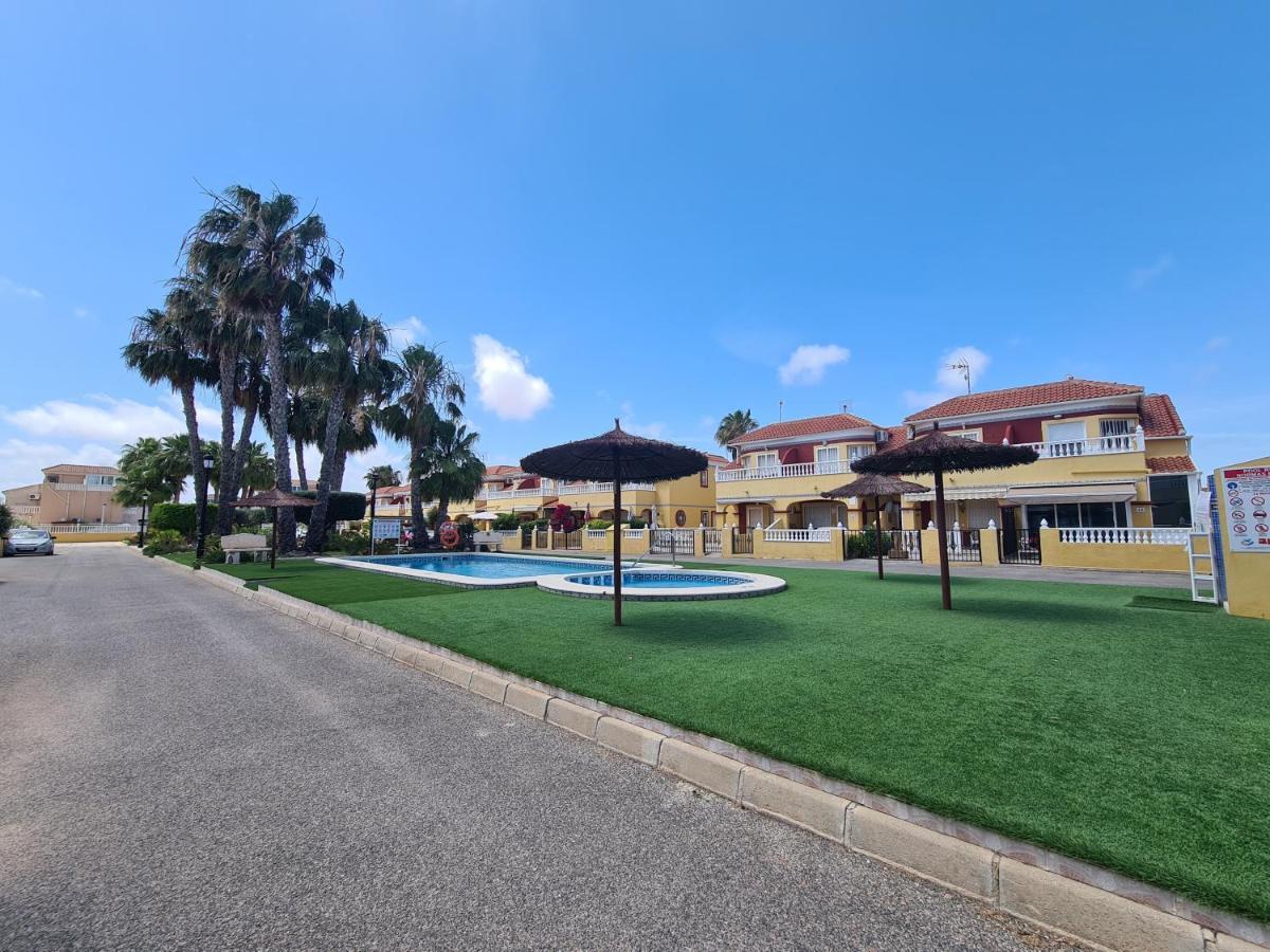 2 Bedroom Property In Closed Urbanisation Torrevieja Exterior foto
