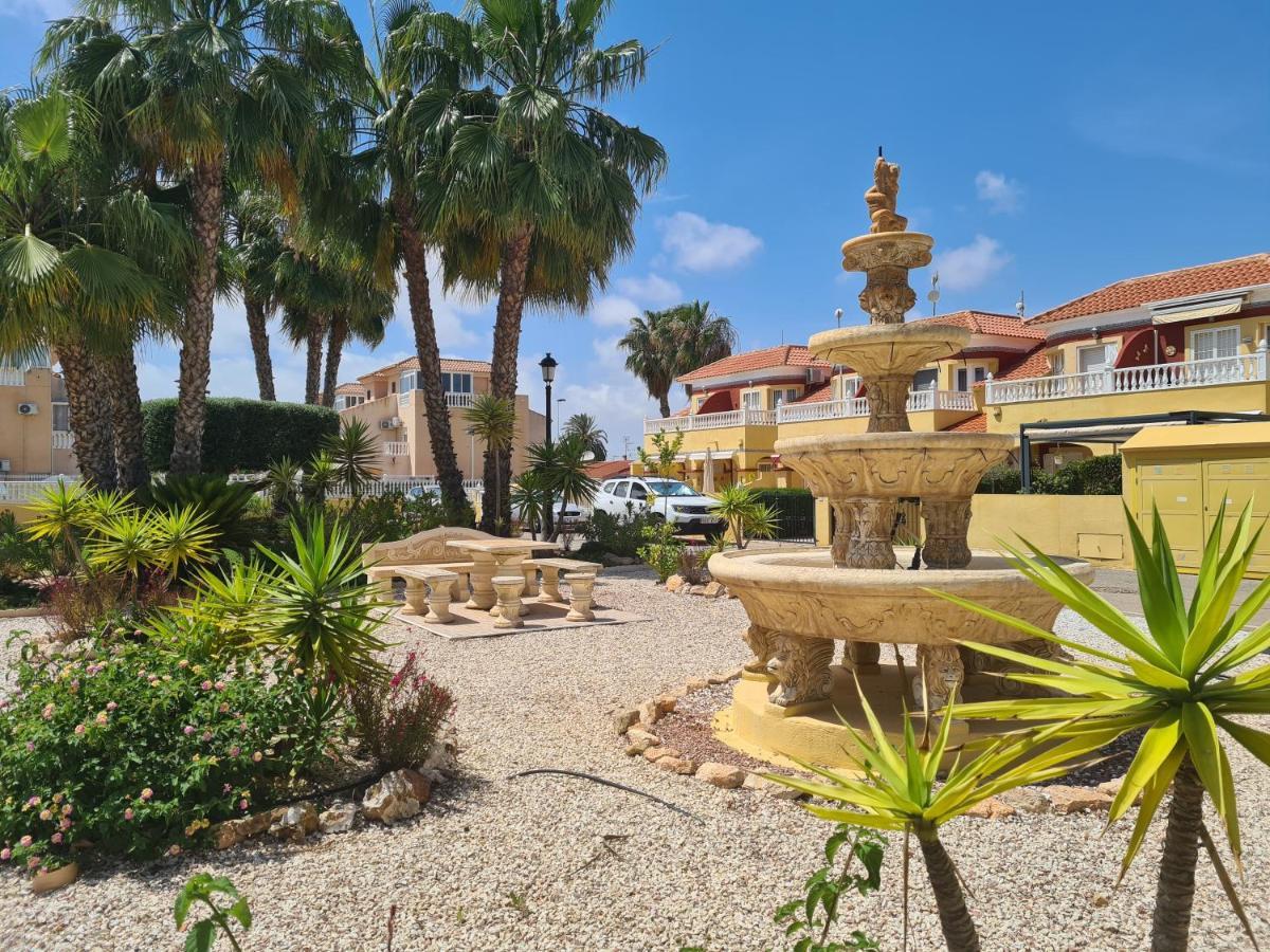 2 Bedroom Property In Closed Urbanisation Torrevieja Exterior foto